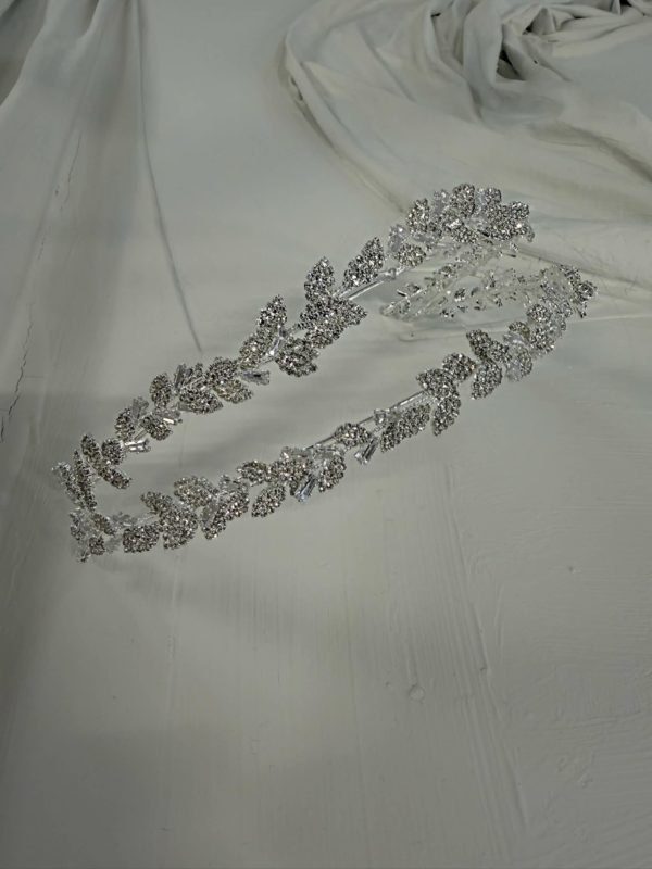 Delicate crystal hair vine with an elegant shimmer