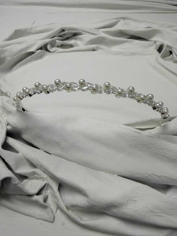 Crystal and pearl hair vine with delicate shine