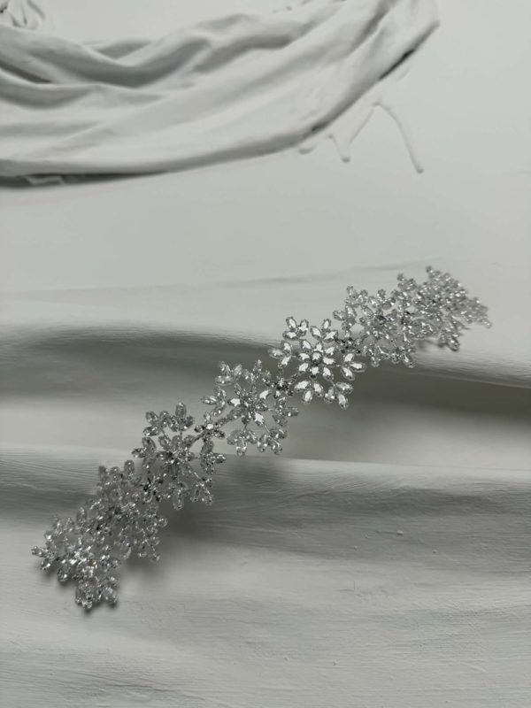 Delicate crystal hair vine with an elegant shimmer