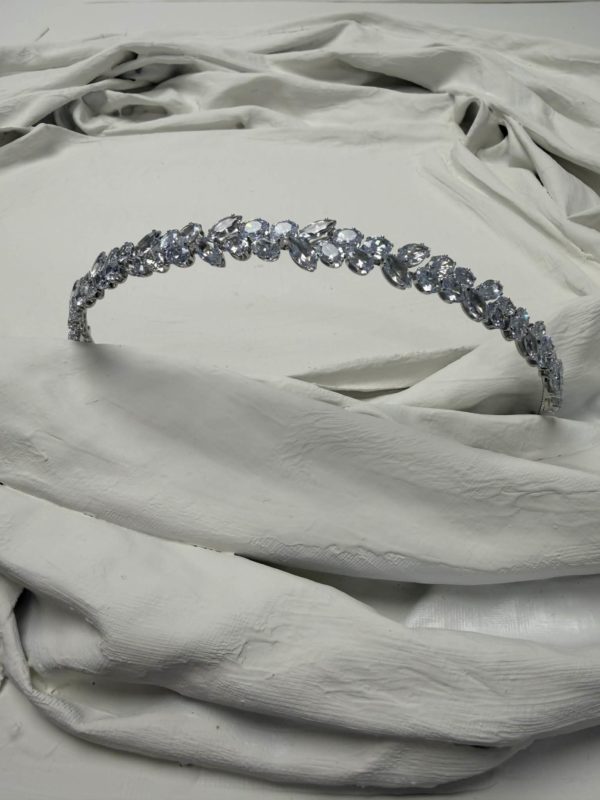 Delicate crystal hair vine with an elegant shimmer